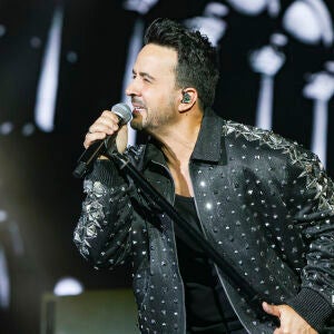 Luis Fonsi rebosa energía y entusiasmo con grandes invitados en el Movistar Arena de Madrid