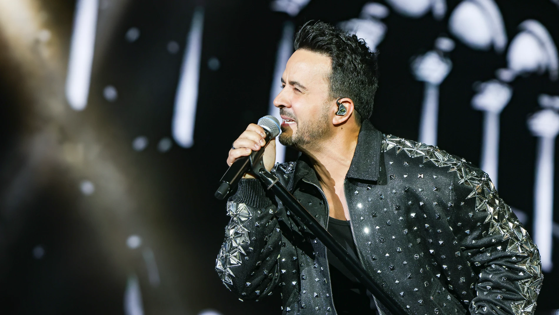 Luis Fonsi rebosa energía y entusiasmo con grandes invitados en el Movistar Arena de Madrid Luis Fonsi rebosa energía y entusiasmo con grandes invitados en el Movistar Arena de Madrid
