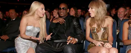 Lady Gaga, R. Kelly y Taylor Swift en los American Music Awards en 2013 Lady Gaga, R. Kelly y Taylor Swift en los American Music Awards en 2013