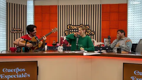 Roi con Eva Soriano y Nacho García en 'Cuerpos especiales' Roi con Eva Soriano y Nacho García en 'Cuerpos especiales'