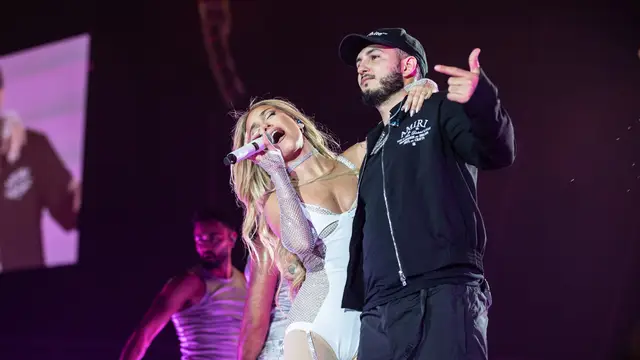 Ana Mena y Omar Montes, en el concierto del Bellodrama Tour en diciembre de 2023.