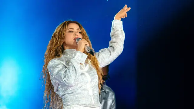 Shakira en Las Mujeres Ya No Lloran World Tour