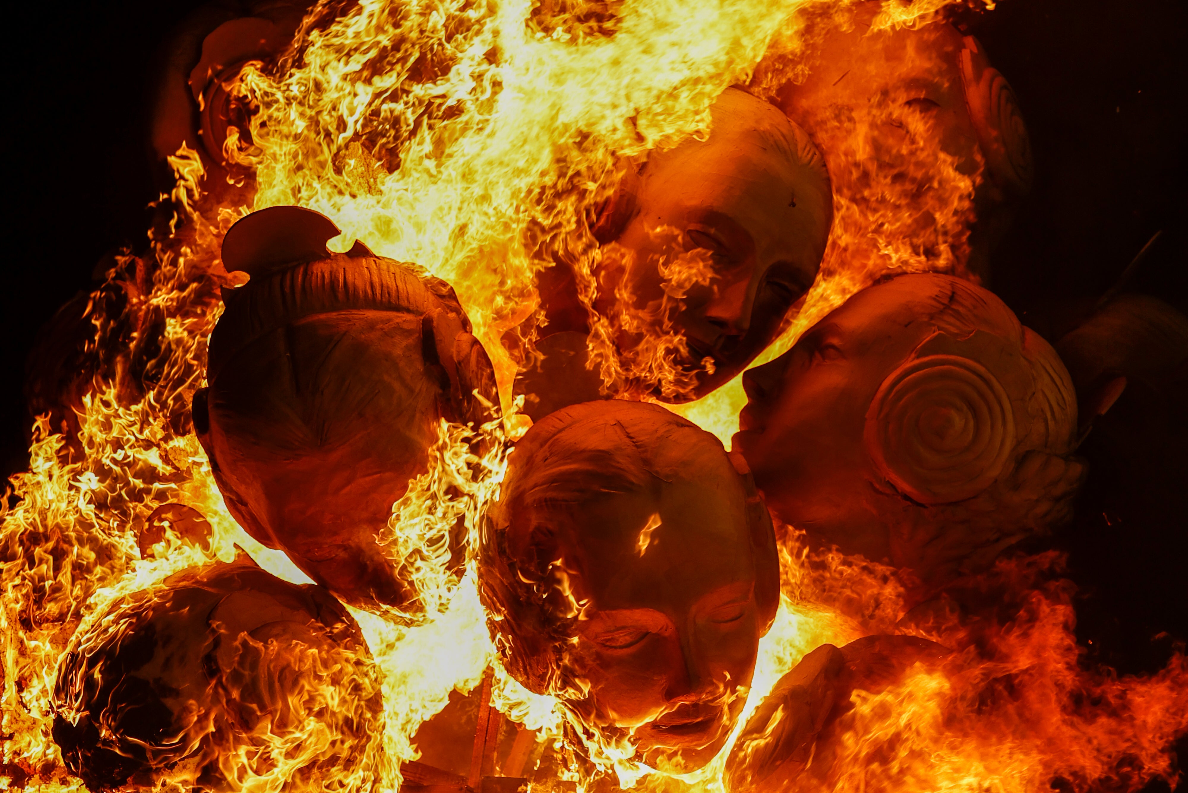 Javier, el valenciano al que no le gustan las Fallas: "Los petardos son horribles" episode artwork