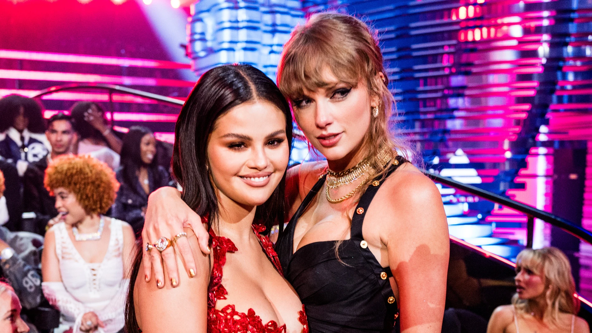 Taylor Swift y Selena Gomez en los VMAs 2023 Taylor Swift y Selena Gomez en los VMAs 2023