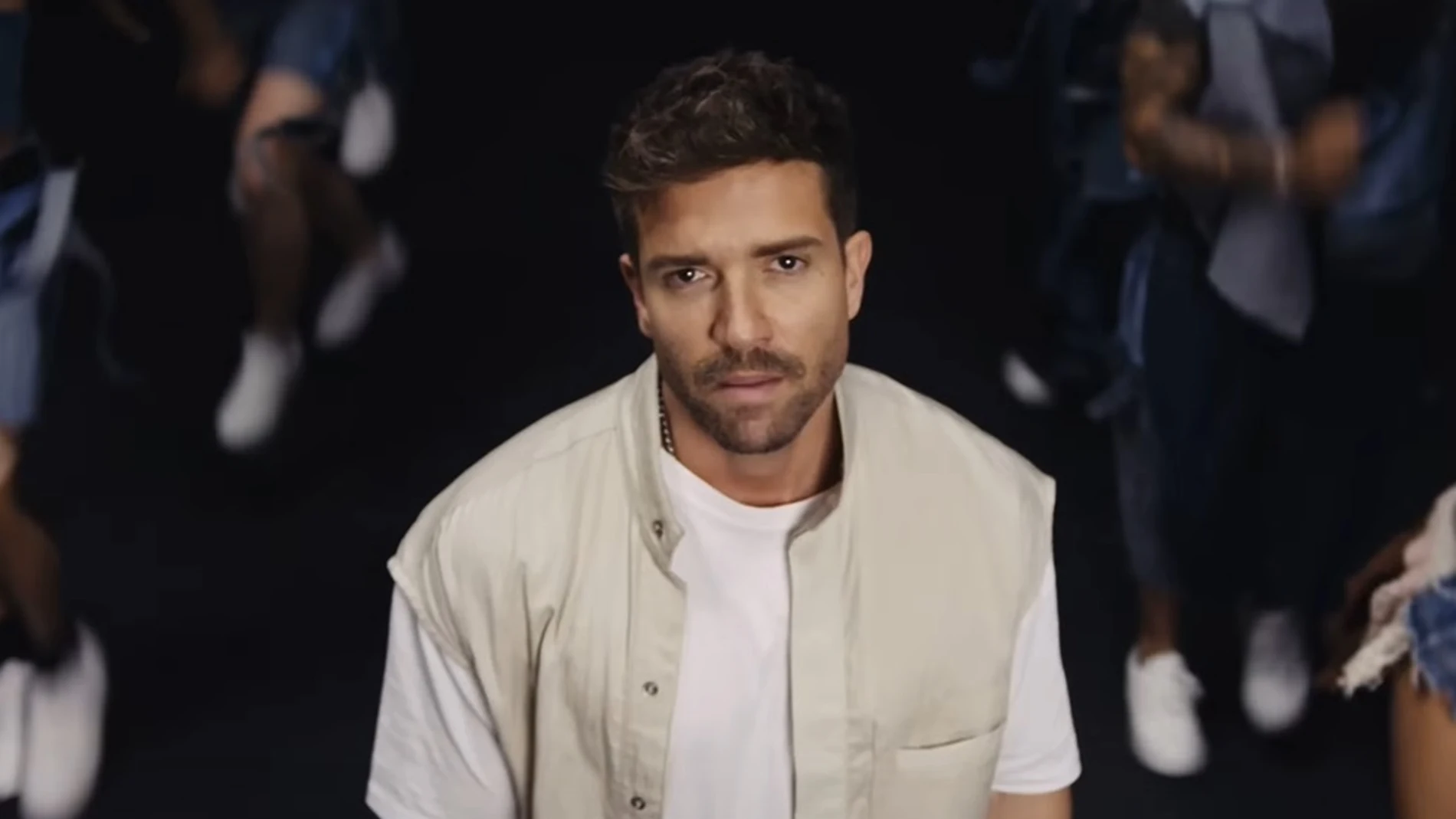 Pablo Alborán en el videoclip de 'Clickbait' Pablo Alborán en el videoclip de 'Clickbait'