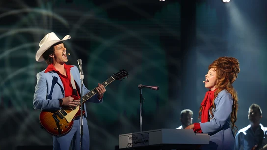 ¡Hipnótico! Mikel Herzog Jr. y Andrea Guasch iluminan el plató como Bruno Mars y Lady Gaga con 'Die with a smile' ¡Hipnótico! Mikel Herzog Jr. y Andrea Guasch iluminan el plató como Bruno Mars y Lady Gaga con 'Die with a smile'