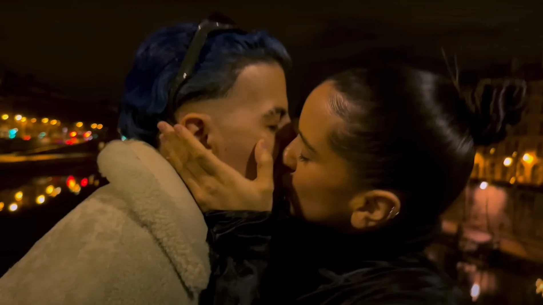 Rauw Alejandro y Rosalía en el videoclip de 'Beso' Rauw Alejandro y Rosalía en el videoclip de 'Beso'