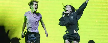 Troye Sivan y Charli xcx en concierto en Londres en 2024 Troye Sivan y Charli xcx en concierto en Londres en 2024