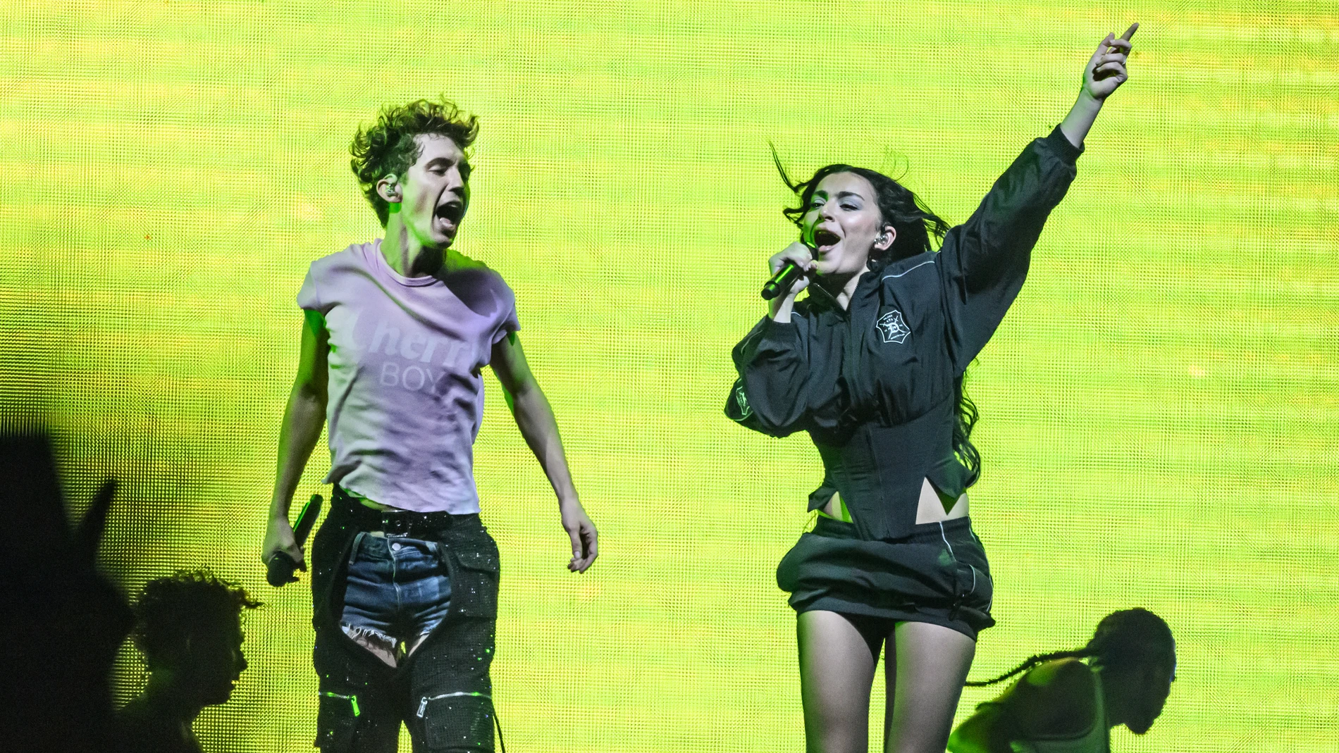 Troye Sivan y Charli xcx en concierto en Londres en 2024 Troye Sivan y Charli xcx en concierto en Londres en 2024