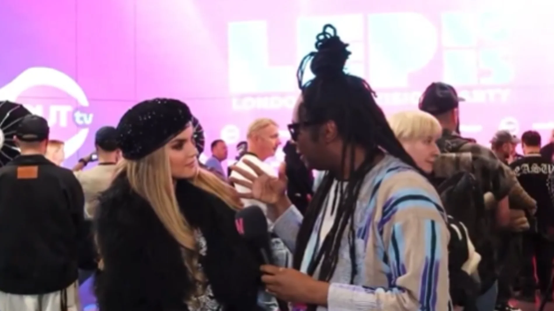 Melody vacila en la London Eurovision Party diciendo que habla a diario con Lady Gaga Melody vacila en la London Eurovision Party diciendo que habla a diario con Lady Gaga