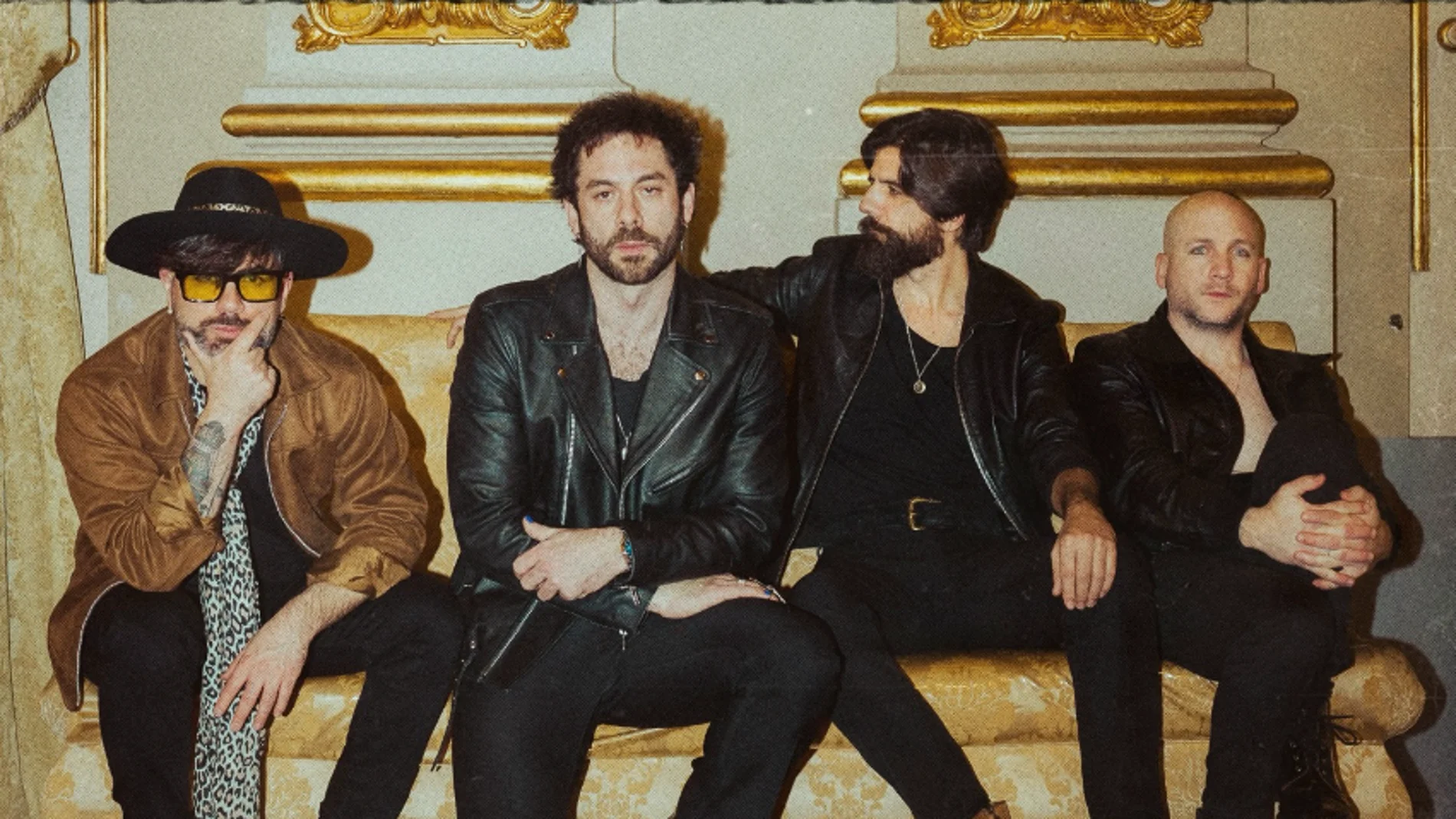 Viva Suecia, en la portada del single 'Deja encendida una luz'. Viva Suecia, en la portada del single 'Deja encendida una luz'.