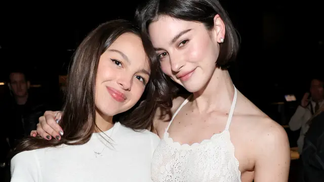 Olivia Rodrigo y Gracie Abrams, en un evento benéfico en 2025.