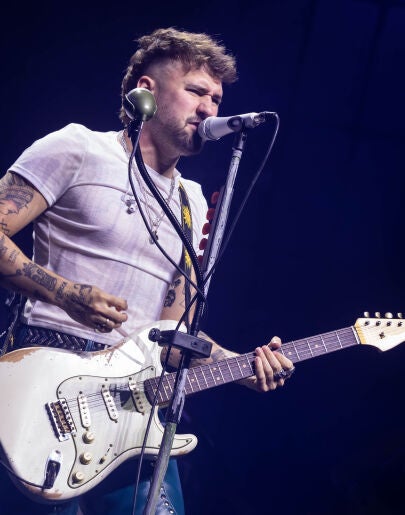Dani Fernández se entrega al emocionado público del SanSan Festival