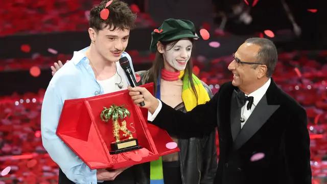 Olly y Lucio Corsi, en la final de Sanremo 2025.
