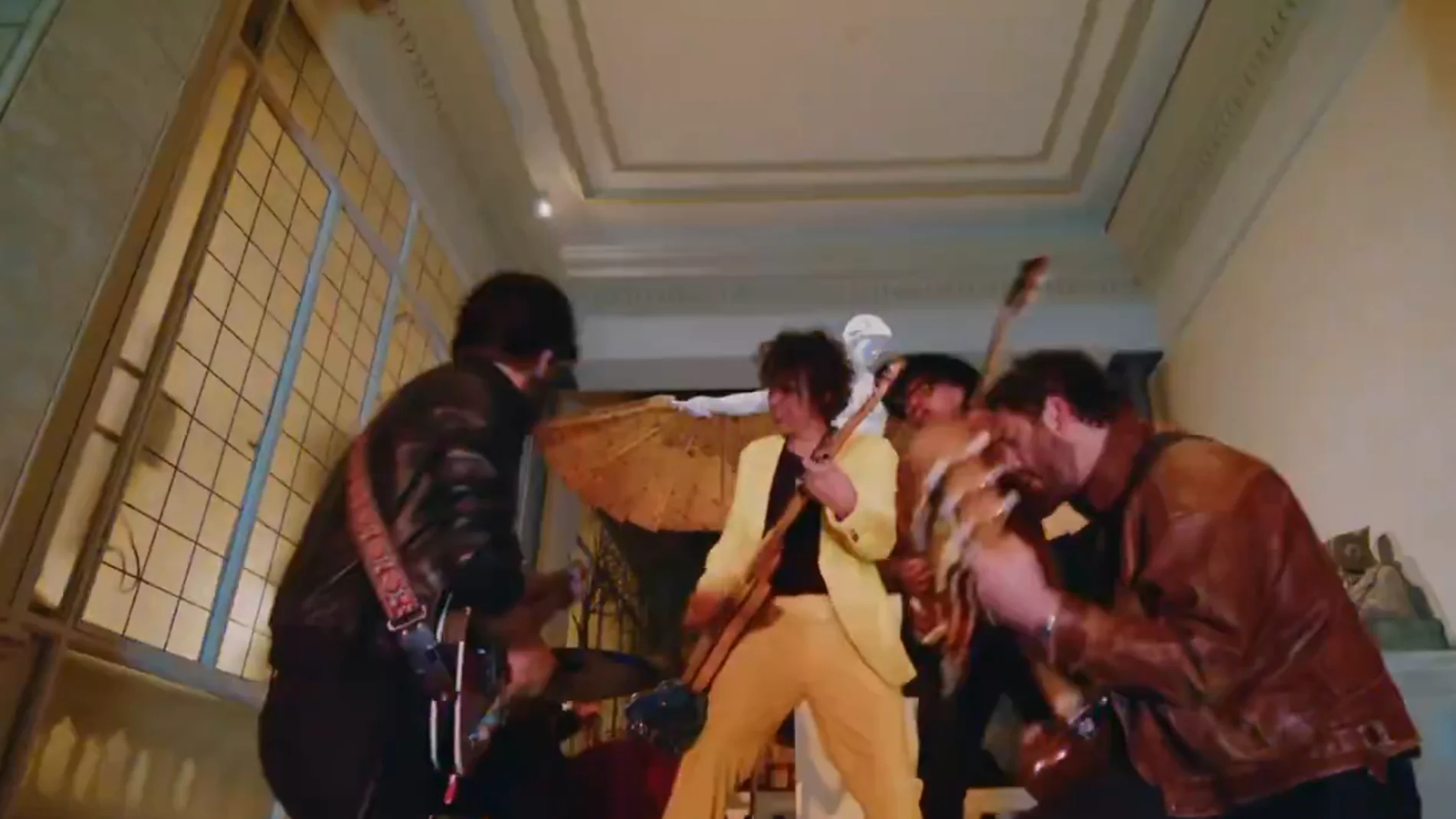 Canco Rodríguez, en el videoclip de 'Deja Encendida Una Luz' de Viva Suecia Canco Rodríguez, en el videoclip de 'Deja Encendida Una Luz' de Viva Suecia