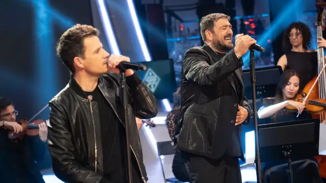 Antonio Orozco y Dani Martín cantan en directo 'Te juro que no hay un segundo que no pienso en ti'