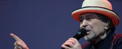 El m&uacute;sico y cantante Joaqu&iacute;n Sabina durante el concierto que ha ofrecido en Las Palmas de Gran Canaria.