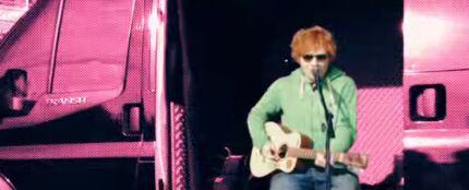 Ed Sheeran, en el tráiler de 'Play'.