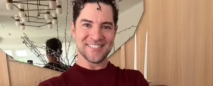 David Bisbal le canta a su comida en un vídeo viral David Bisbal le canta a su comida en un vídeo viral