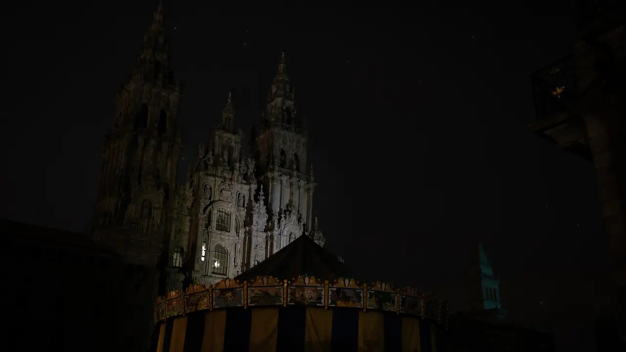 La Plaza del Obradoiro durante el apagón en Santiago de Compostela, a 28 de abril de 2025, en Santiago de Compostela, Galicia (España) La Plaza del Obradoiro durante el apagón en Santiago de Compostela, a 28 de abril de 2025, en Santiago de Compostela, Galicia (España)