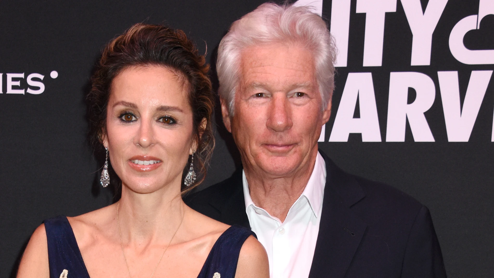 Richard Gere y Alejandra Silva en Nueva York en abril de 2025 Richard Gere y Alejandra Silva en Nueva York en abril de 2025