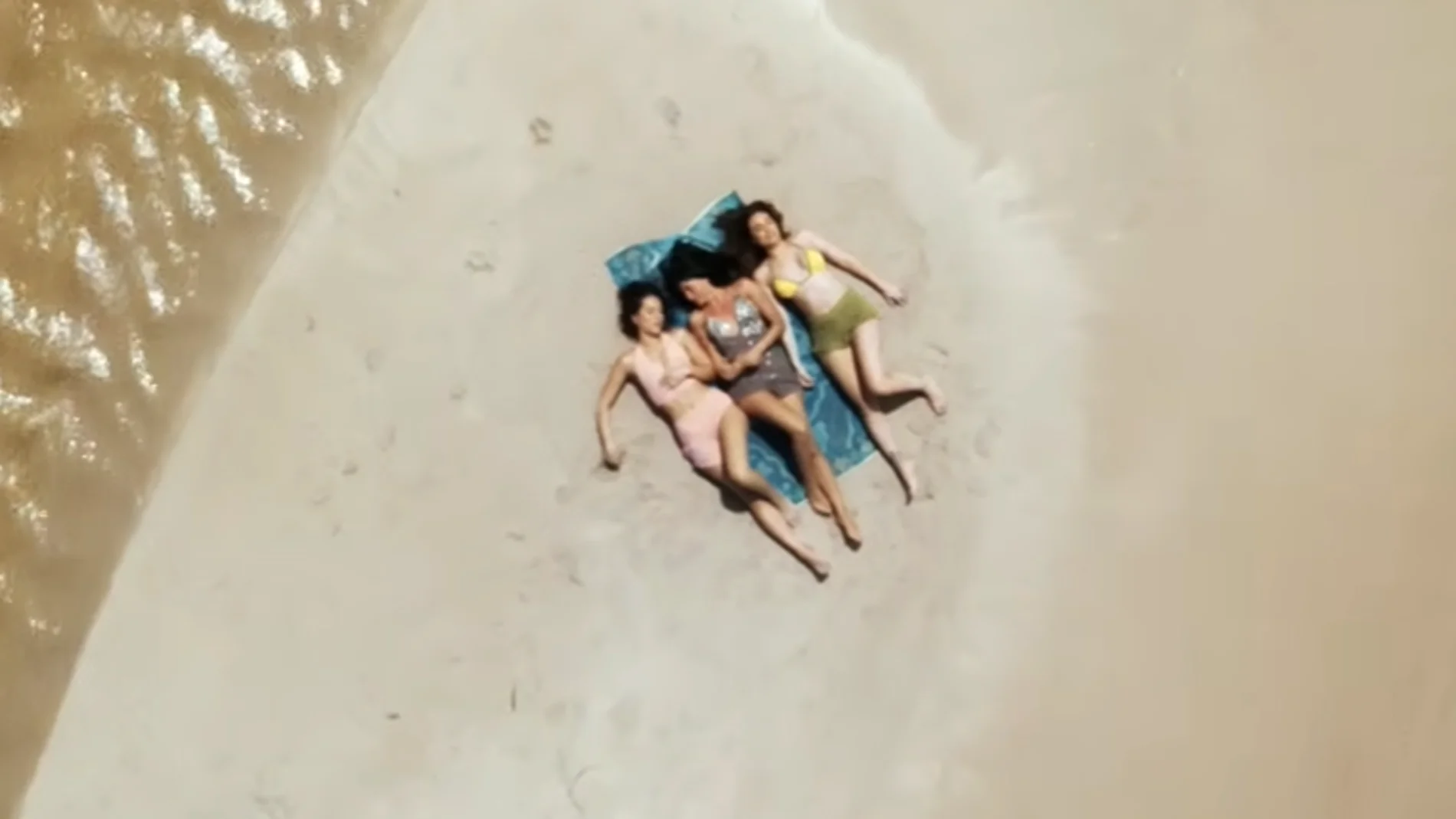 Quiénes son las amigas de Aitana que la acompañan en el videoclip '6 de febrero' Quiénes son las amigas de Aitana que la acompañan en el videoclip '6 de febrero'