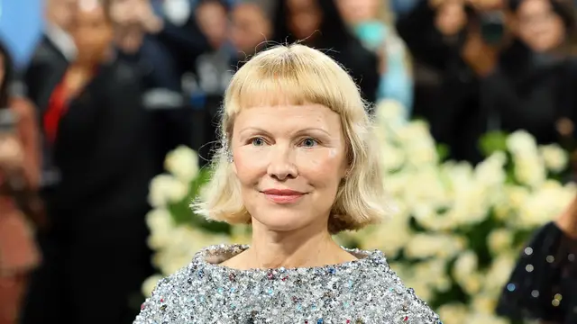 El cambio de imagen de Pamela Anderson en la Met Gala: elegancia natural y sin filtros