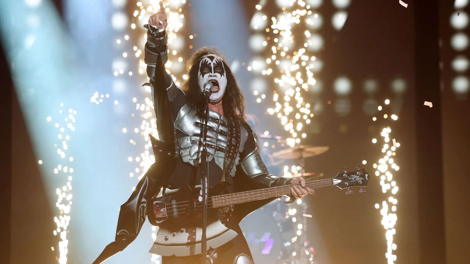 Bertín Osborne imita a Kiss en la Gala 5 de 'Tu cara me suena 12' Bertín Osborne imita a Kiss en la Gala 5 de 'Tu cara me suena 12'