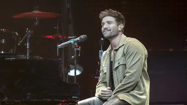 Pablo Alborán durante el concierto solidario 'Música desde el corazón', en el Movistar Arena