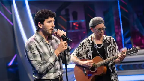 ¡Menudo regalo! Sebastián Yatra interpreta en directo su nuevo tema 'Disco rayado' ¡Menudo regalo! Sebastián Yatra interpreta en directo su nuevo tema 'Disco rayado'