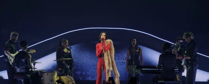 Dua Lipa interpreta 'Me gustas tú' de Manu Chao en su segundo concierto en Madrid