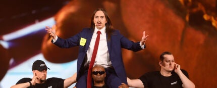 Tommy Cash, representante de Estonia en Eurovisión 2025, en la primera semifinal del certamen