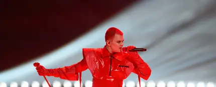 Red Sebastian, representante de Bélgica, canta 'Strobe Lights' en la Primera Semifinal de Eurovisión Red Sebastian, representante de Bélgica, canta 'Strobe Lights' en la Primera Semifinal de Eurovisión