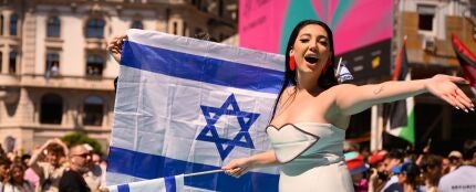 Yuval Raphael, representante de Israel en Eurovisión 2025, en la Alfombra Turquesa