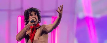 Go-Jo, representante de Australia en Eurovisión 2025 con 'Milkshake Man', en un ensayo Go-Jo, representante de Australia en Eurovisión 2025 con 'Milkshake Man', en un ensayo