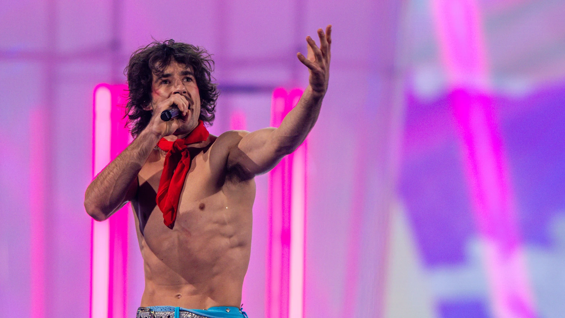 Go-Jo, representante de Australia en Eurovisión 2025 con 'Milkshake Man', en un ensayo Go-Jo, representante de Australia en Eurovisión 2025 con 'Milkshake Man', en un ensayo