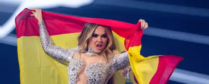 Melody con la bandera de España en el Jury Show de Eurovisión 2025 Melody con la bandera de España en el Jury Show de Eurovisión 2025