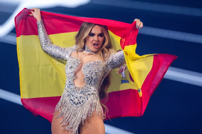 Melody con la bandera de España en el Jury Show de Eurovisión 2025 Melody con la bandera de España en el Jury Show de Eurovisión 2025