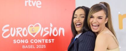 Chanel y Melody en una rueda de prensa por Eurovisión 2025
