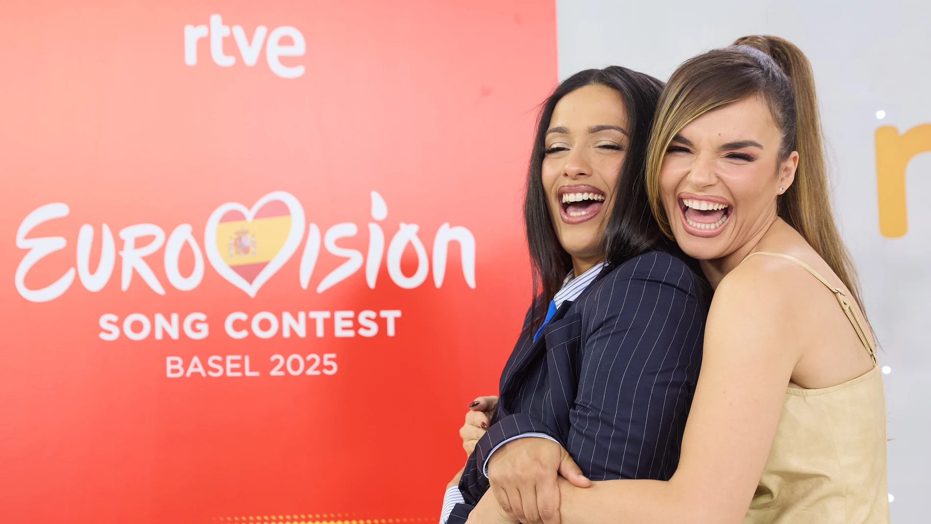 Chanel y Melody en una rueda de prensa por Eurovisión 2025 Chanel y Melody en una rueda de prensa por Eurovisión 2025