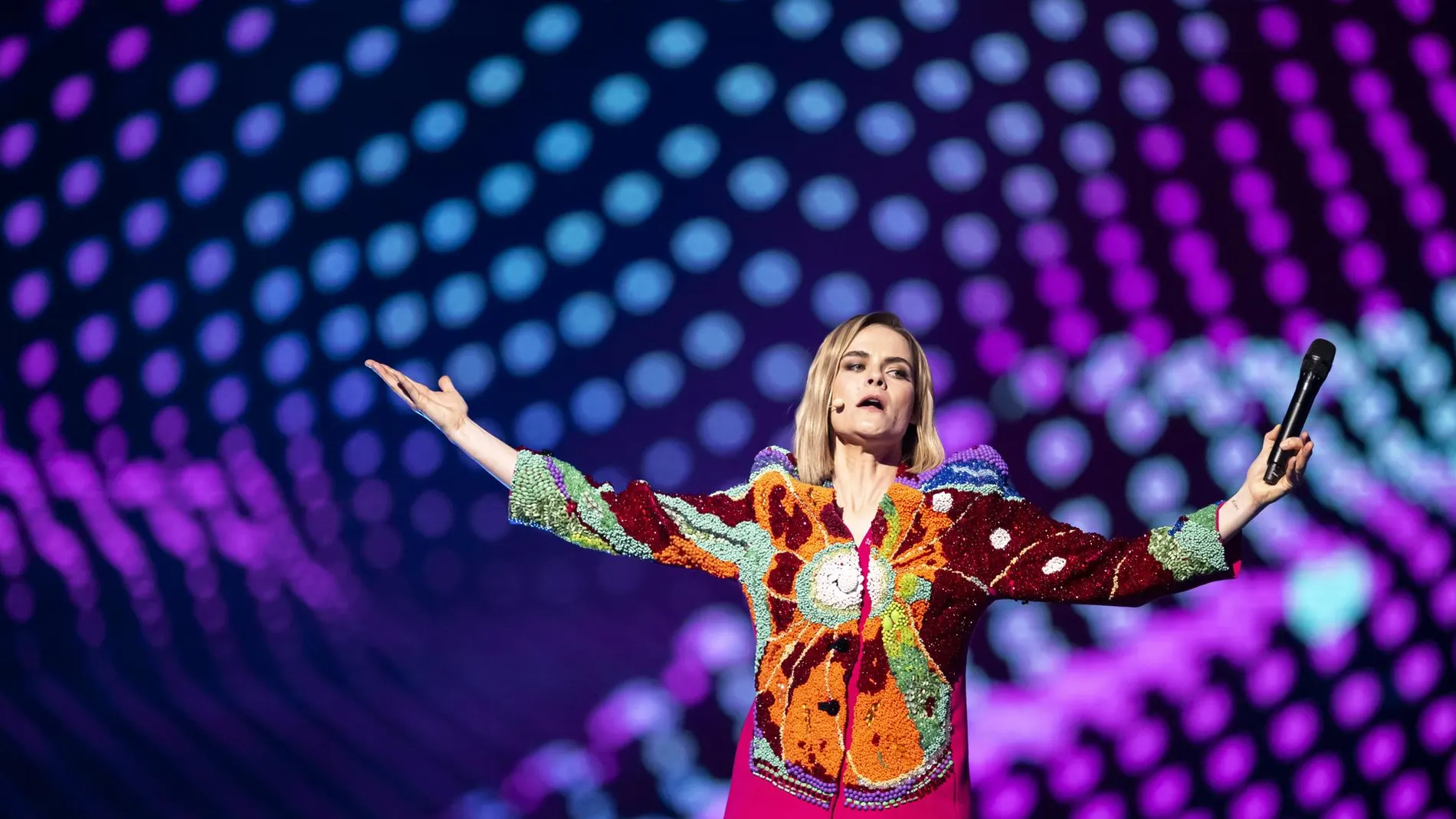 Hazel Brugger, presentadora de Eurovisión 2025 Hazel Brugger, presentadora de Eurovisión 2025