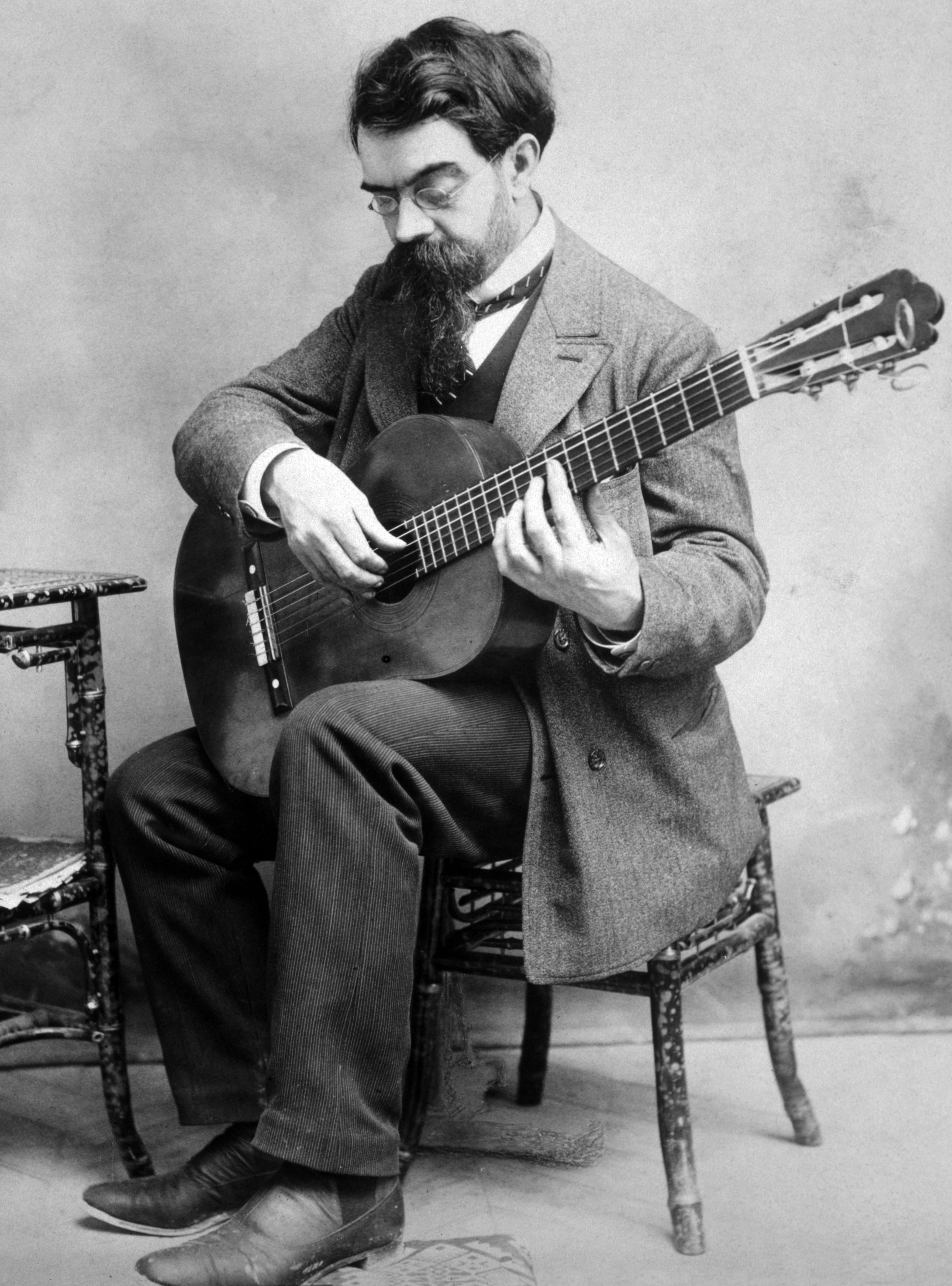 ¿Sabías que el famoso tono de Nokia es obra de un guitarrista español? Mina lo explica en 'Me Pones' episode artwork