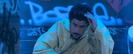 Bad Bunny canta 'PERFuMITO NUEVO' en SNL. Bad Bunny canta 'PERFuMITO NUEVO' en SNL.