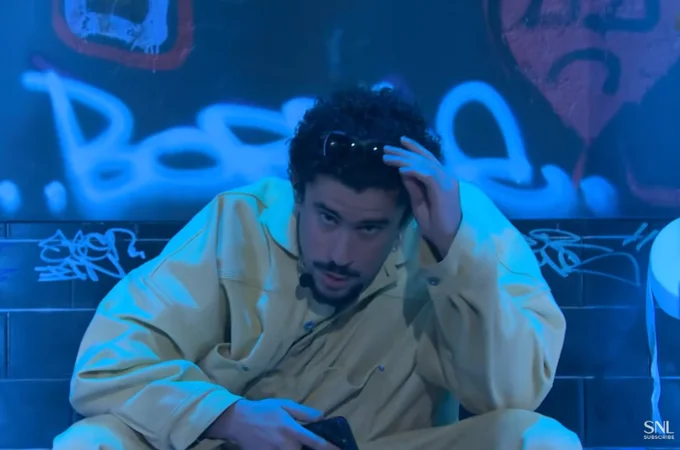 Bad Bunny canta 'PERFuMITO NUEVO' en SNL. Bad Bunny canta 'PERFuMITO NUEVO' en SNL.