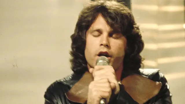 Recupera un busto de la tumba de Jim Morrison 37 años después de su robo