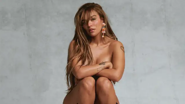 Portada de 'Latina Foreva', de Karol G