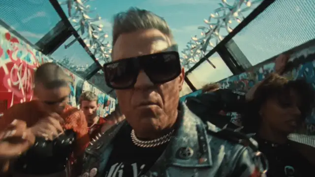 Robbie Williams en 'Rocket'