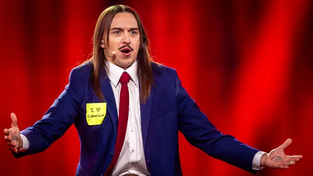 Tommy Cash, representante de Estonia, en la final de Eurovisión 2025