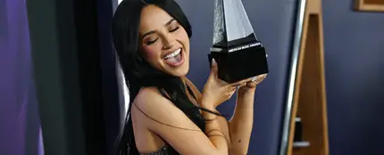 Becky G, ganadora del premio AMA 2025 Becky G, ganadora del premio AMA 2025