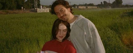 Billie Eilish y Nat Wolff, en el videoclip de 'Chihiro'. Billie Eilish y Nat Wolff, en el videoclip de 'Chihiro'.
